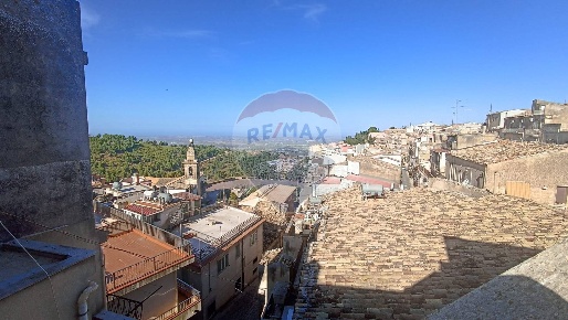 Foto Casa indipendente in via gulfi 7, Chiaramonte Gulfi Centro di 150 m²