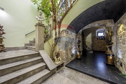 Foto Casa indipendente in Via Roma, Monterosso Almo di 253 m² con 8 locali