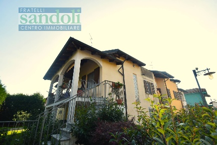 Foto Casa indipendente in Via Roma, Lignana Centro di 190 m² con 5 locali