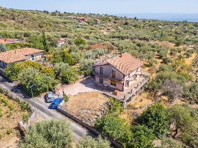 Foto Villa singola in C.da Iazzo Vecchia Strada Serafica, di 220 m²