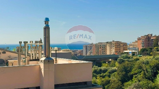 Foto Appartamento in Via Branega, Genova Pra' di 73 m² con 5 locali
