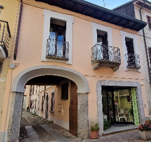 Foto Ufficio in Via Vittorio Emanuele, Vimercate Centro di 96 m² in affitto