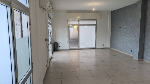 Foto Locale commerciale in PIAZZA ALDO MORO, Floridia di 55 m² con 1 locali