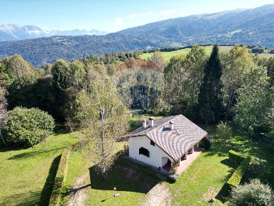 Foto Villa unifamiliare in Via Valpiana, Limana di 114 m² con 6 locali