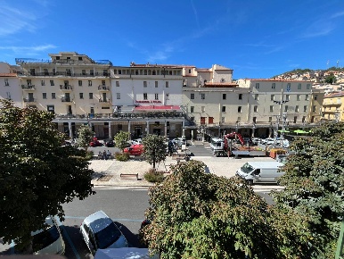 Foto Appartamento in PIAZZA GARIBALDI, Ozieri Centro di 90 m² con 5 locali