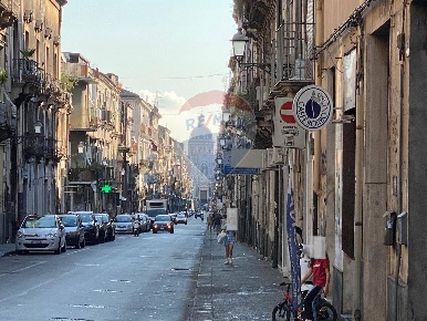 Foto Box in Via Garibaldi, Catania Centro Storico di 13 m² con 1 locali