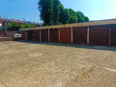 Foto Box in VIA ABRUZZI, Segrate Area Lavanderie, Redecesio di 12 m²