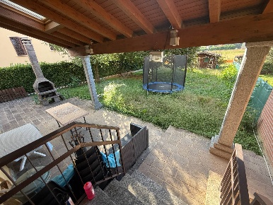 Foto Villa a schiera a Lesmo di 200 m² con 5 locali in vendita