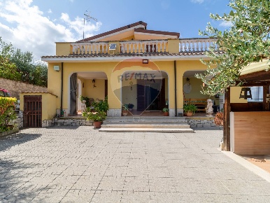 Foto Villa singola in Via casale di sant'isidoro, Roma Finocchio di 198 m²