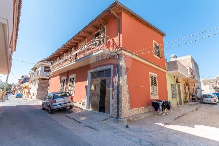 Foto Case semi ndipendenti in Via Bordonaro, Pachino Centro di 91 m²