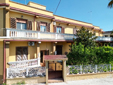 Foto Appartamento in Via Silvio Pellico, Fragagnano di 87 m² con 5 locali