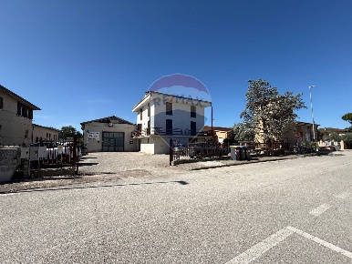 Foto Appartamento in Viale Vitale Rosi, Spello Centro di 90 m² con 3 locali