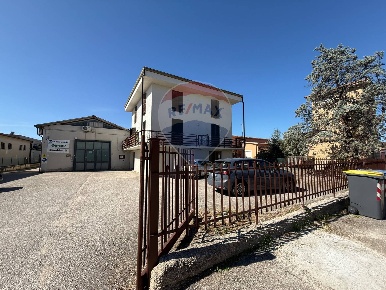 Foto Appartamento in Viale Vitale Rosi, Spello Centro di 90 m² con 3 locali