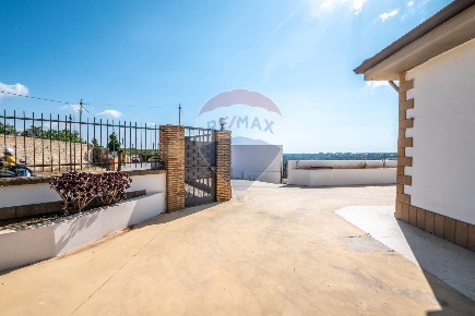 Foto Villa unifamiliare in Via Gelone, Caltagirone di 290 m² con 5 locali