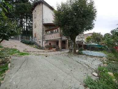 Foto Case semi ndipendenti in Via Roma, Serramazzoni di 250 m² con 7 locali