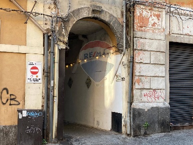 Foto Box in via Garibaldi, Catania Centro Storico di 10 m² con 1 locali