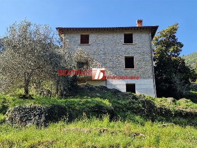 Foto Rustico in Via Di Sant'Andrea, Capannori di 120 m² con 7 locali
