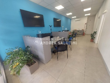 Foto Ufficio a Pontedera Centro di 100 m² con 3 locali in affitto