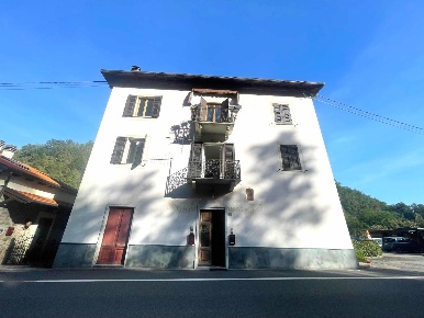 Foto Appartamento a Borghetto di Vara Centro di 195 m² con 6 locali