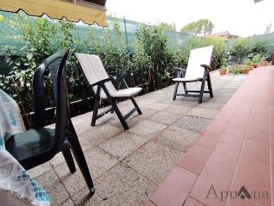 Foto Appartamento a Massa Marina di Massa Centro di 65 m² con 3 locali