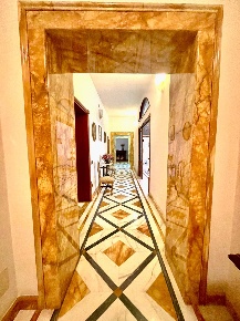 Foto Appartamento a Massa Centro di 420 m² con 9 locali in vendita