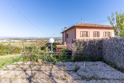 Foto Villa unifamiliare a Cerreto Guidi Stabbia di 240 m² con 10 locali