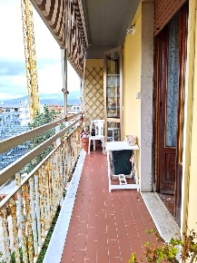 Foto Appartamento a Carrara Marina di Carrara di 80 m² con 5 locali