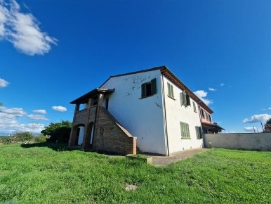 Foto Case semi ndipendenti a Crespina Lorenzana Cenaia di 290 m² in vendita