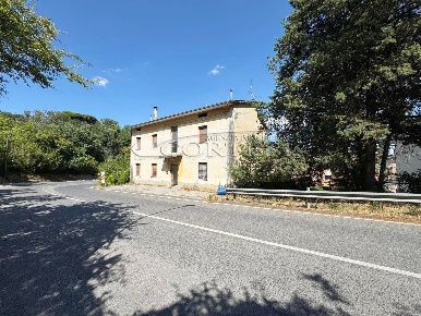 Foto Casa indipendente a Perugia di 400 m² con 12 locali in vendita