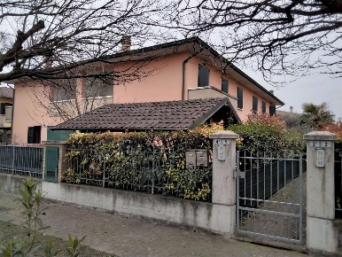 Foto Appartamento in Via della Spiga 4, Correggio Prato di 123 m²