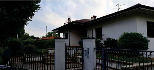 Foto Villa unifamiliare in Via Giacomo Matteotti, Arcene Centro di 230 m²
