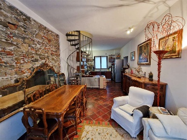 Foto Appartamento in Via Cascine 196, Ispra Centro di 150 m² con 3 locali