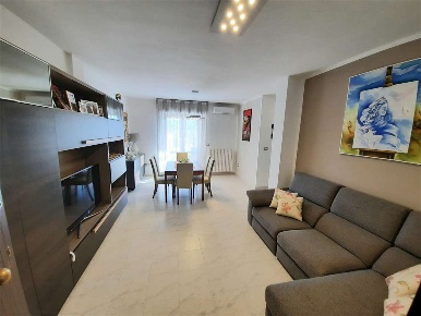 Foto Appartamento in via ombrone, Casarano di 100 m² con 6 locali