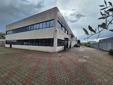 Foto Capannone industriale in Via Isonzo, Turate Centro di 600 m²