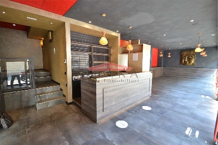 Foto Negozio in via parravicini, Monza San Biagio di 178 m² con 5 locali