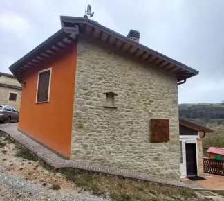 Foto Negozio in Via Torricella, Tavoleto di 327 m² con 1 locali in vendita