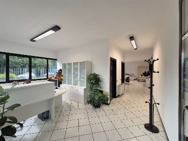 Foto Capannone industriale in Via Isonzo, Turate Centro di 800 m²