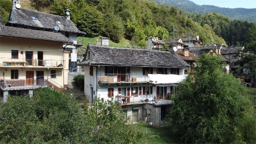 casa indipendente in vendita a Varzo in zona Bertonio