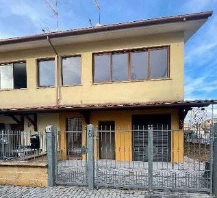 Foto Villa a schiera in Via Ollolai 80, Roma Rocca Cencia di 86 m² all'asta