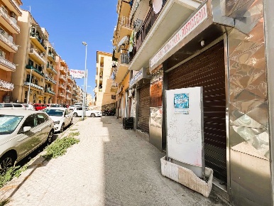 Foto Negozio in Via Manzoni 55, Agrigento di 92 m² con 3 locali in vendita