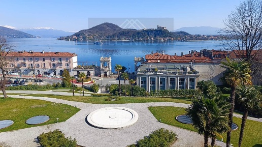 Foto Appartamento in san carlo, Arona Centro di 150 m² con 5 locali