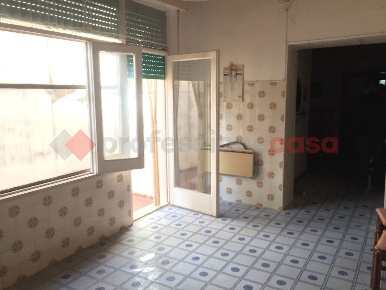 Foto Magazzino in Via Terre d' Otranto 51, Manduria Centro di 65 m²