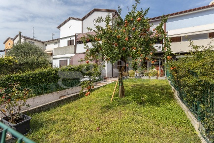Foto Villa a schiera in Via Carli Vittorio 7, Cordenons Centro di 176 m²