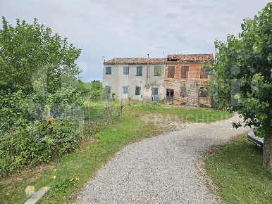 Foto Rustico a Piove di Sacco di 268 m² con 10 locali in vendita