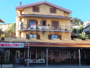 Foto Appartamento in Via Guanni 3, Marano Marchesato di 130 m² con 5 locali