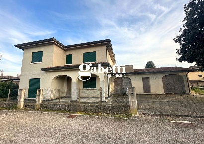 Foto Casa indipendente a Arre Centro di 258 m² con 5 locali in vendita