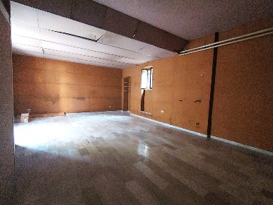 Foto Negozio in Via Naumachia 39, Vasto con 1 locali in affitto
