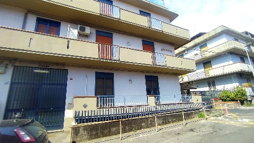 Foto Appartamento in VIA MIGNEMI, Aci Catena Centro di 80 m² con 3 locali