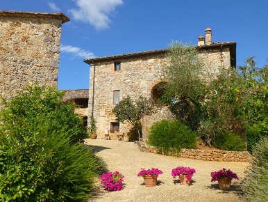 Foto Rustico a Sovicille di 650 m² con 10 locali in vendita