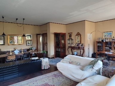 Foto Appartamento a Ancona Adriatico di 230 m² con 11 locali in vendita